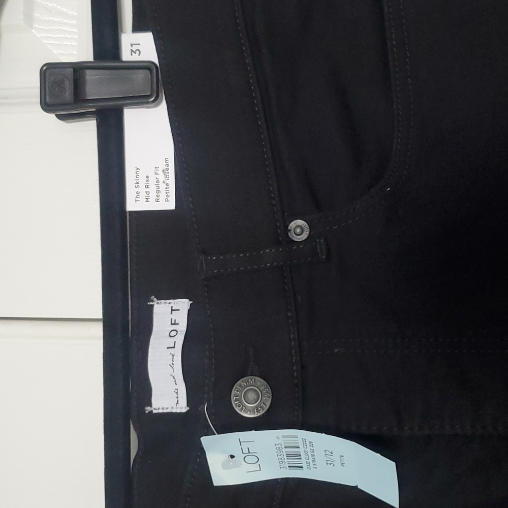LOFT The Skinny Mid Rise Regular Fit Petite Black Jeans Size 31